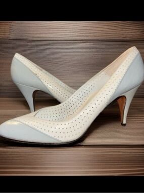 Palizzio vintage perforated leather pumps, Women’s Size 6.5